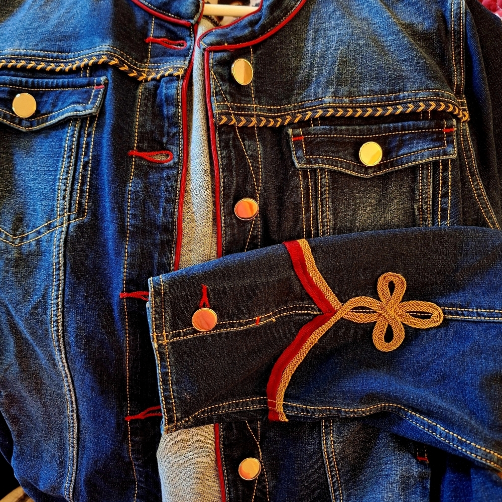 NWOT Chico's Zenergy Denim Military Jacket Red Gold Size 2 Is Same As Large - Picture 3 of 5